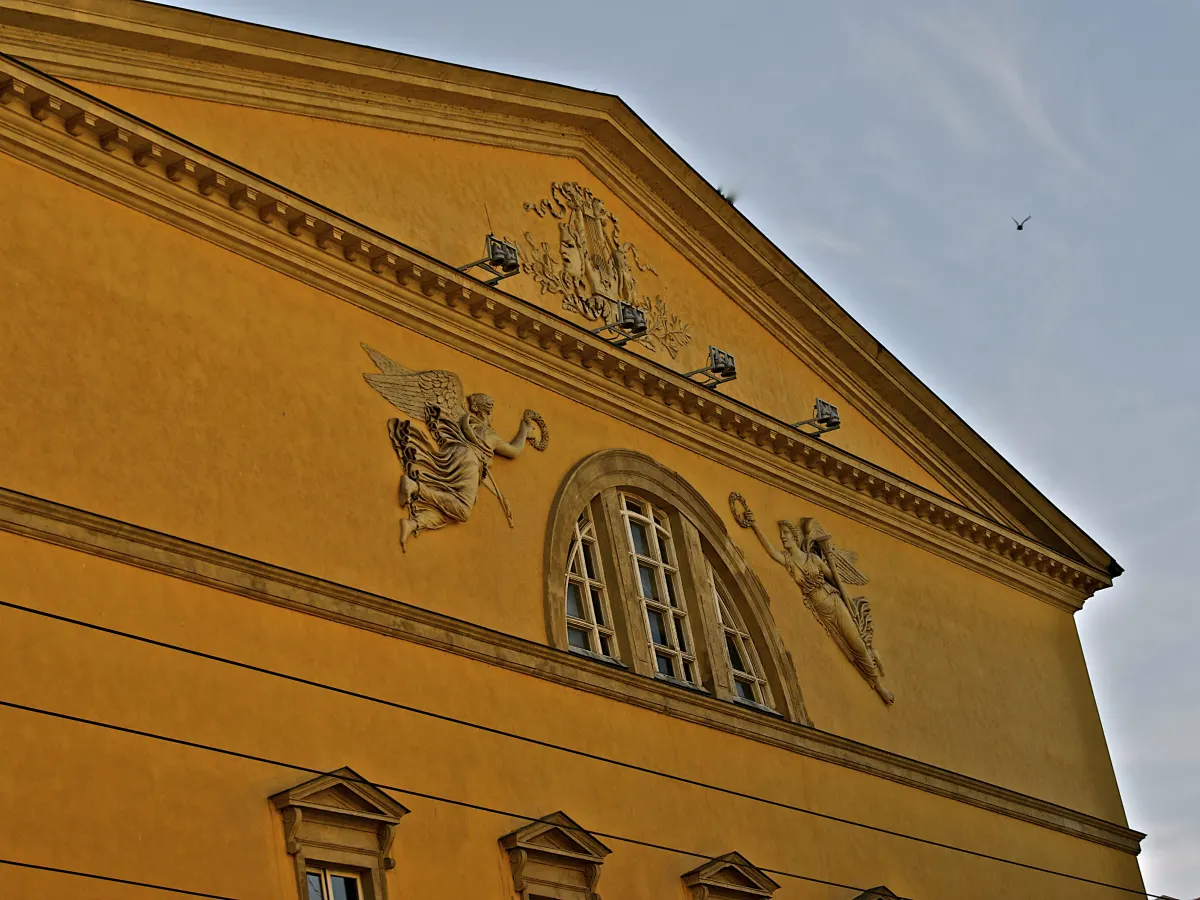 La facciata del Teatro Regio di Parma