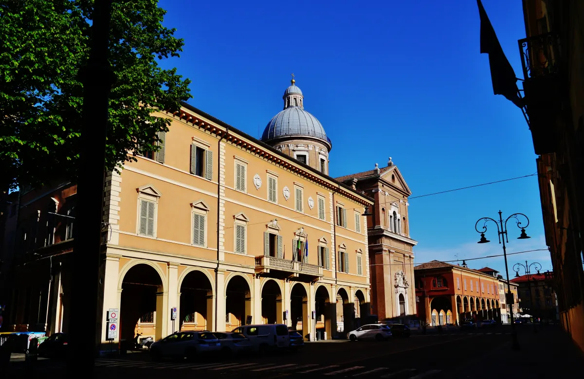 Corso Garibaldi verso la Basilica della Ghiara