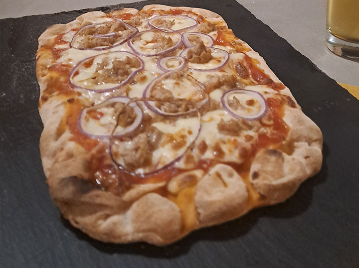 PINSA TONNO E CIPOLLA